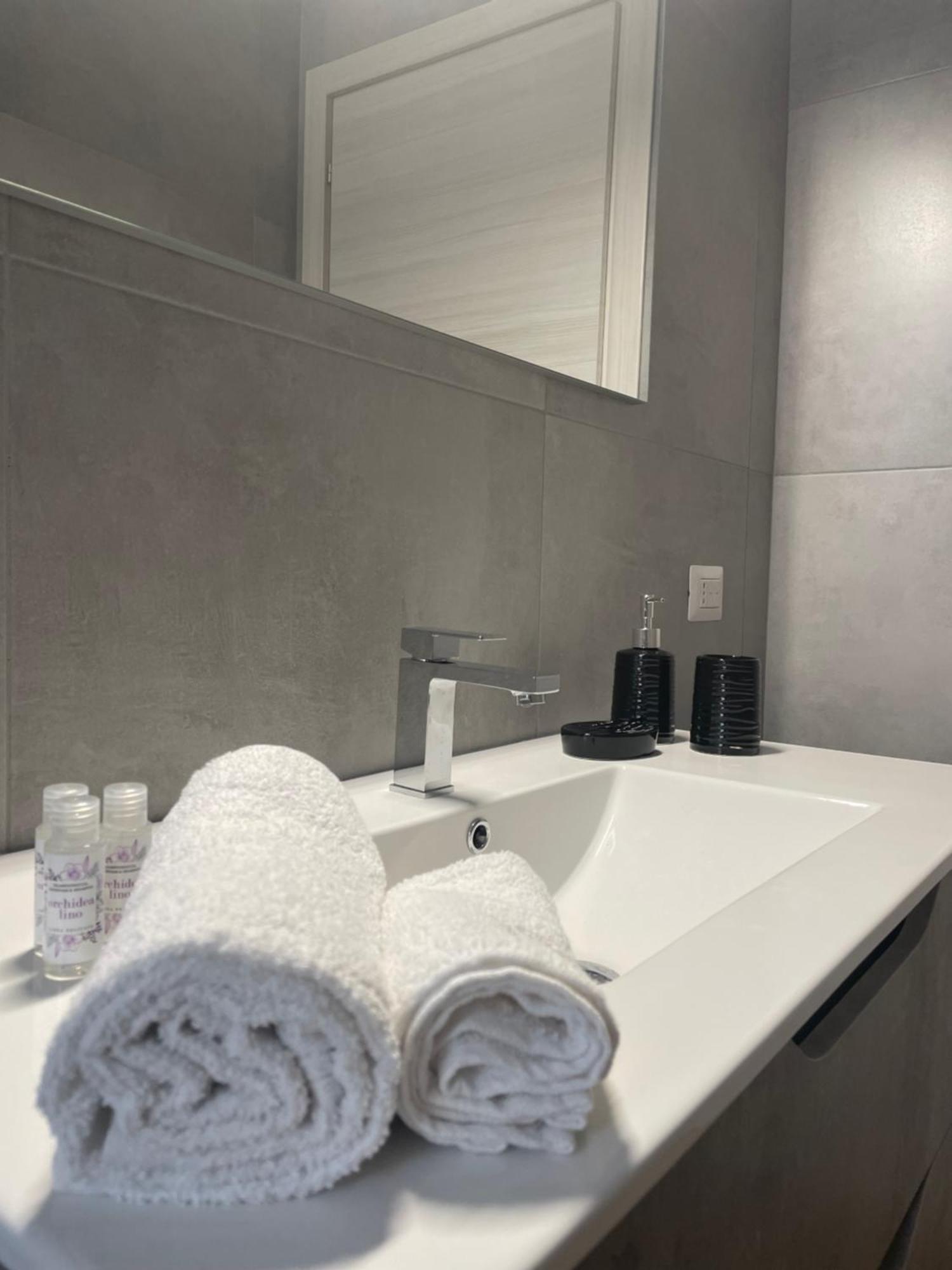 Maioliche Apartment Маргерита-ди-Савойя Экстерьер фото